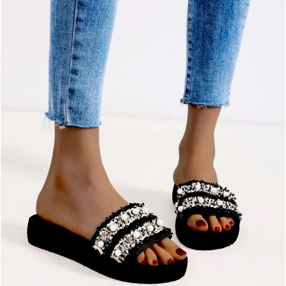 Faux pearl decor slides - Picture 2 of 3